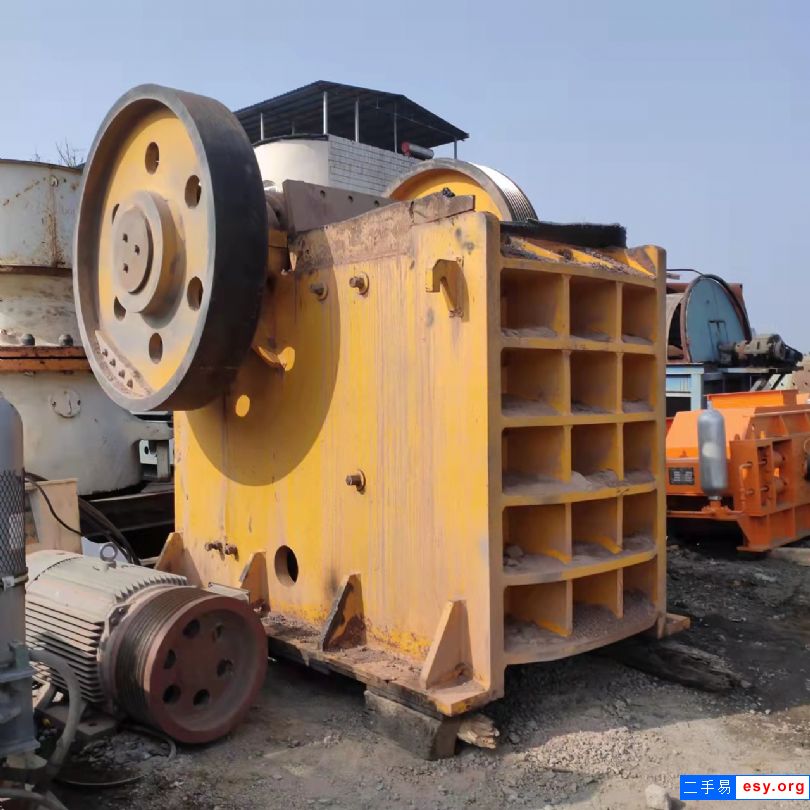 出售二手九成新上海產(chǎn)870x1060顎式破碎機(jī)