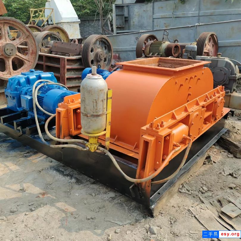 出售二手九成新600x800液壓對(duì)輥破碎機(jī)