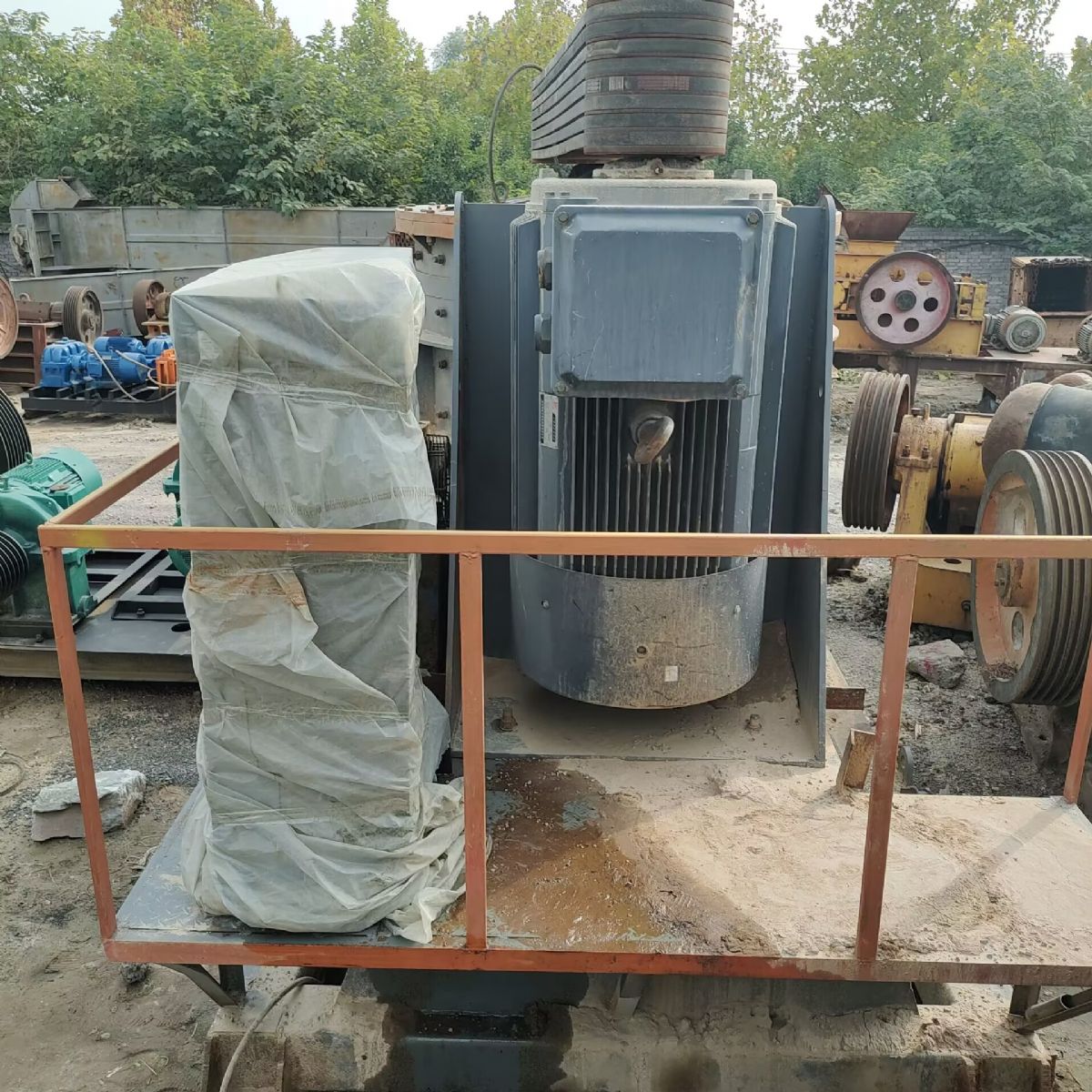 出售二手1750立軸破碎制砂機