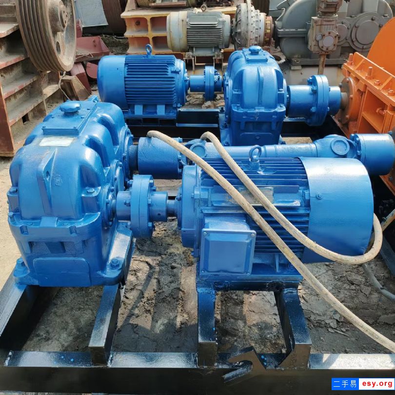 出售二手九成新600x800液壓對(duì)輥破碎機(jī)