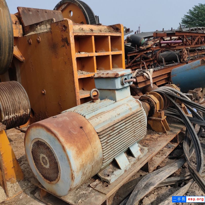 出售二手九成新上海800x1060顎式破碎機(jī),大型鄂破