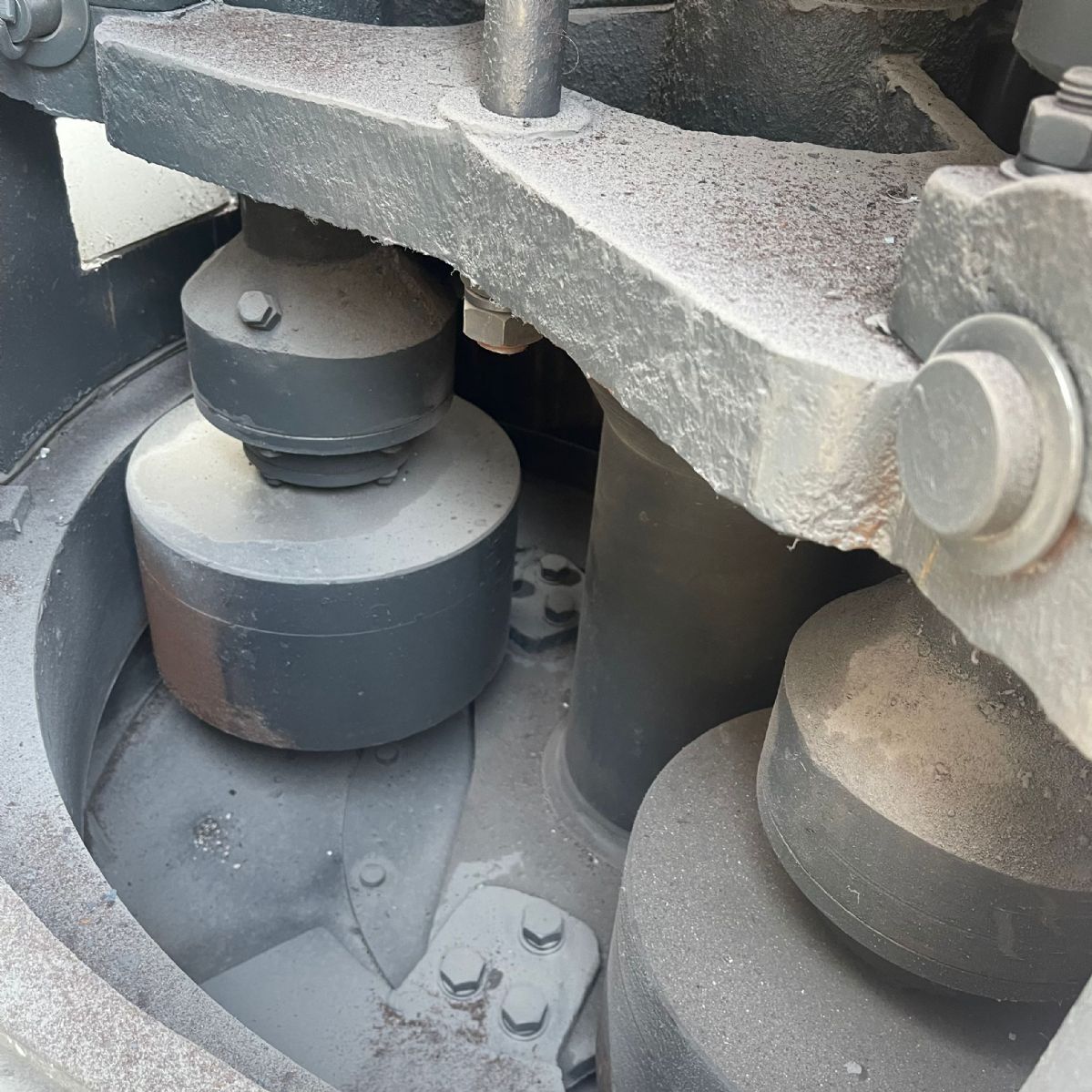 二手九成新鑫源2715型雷蒙磨 鈣石3R磨粉機(jī)