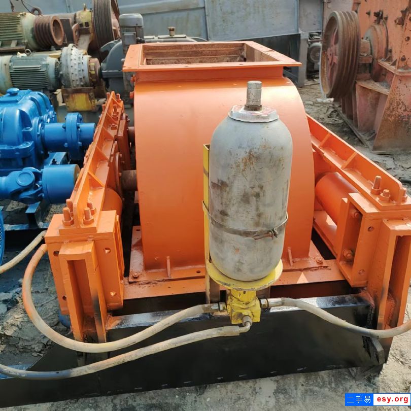 出售二手九成新600x800液壓對(duì)輥破碎機(jī)