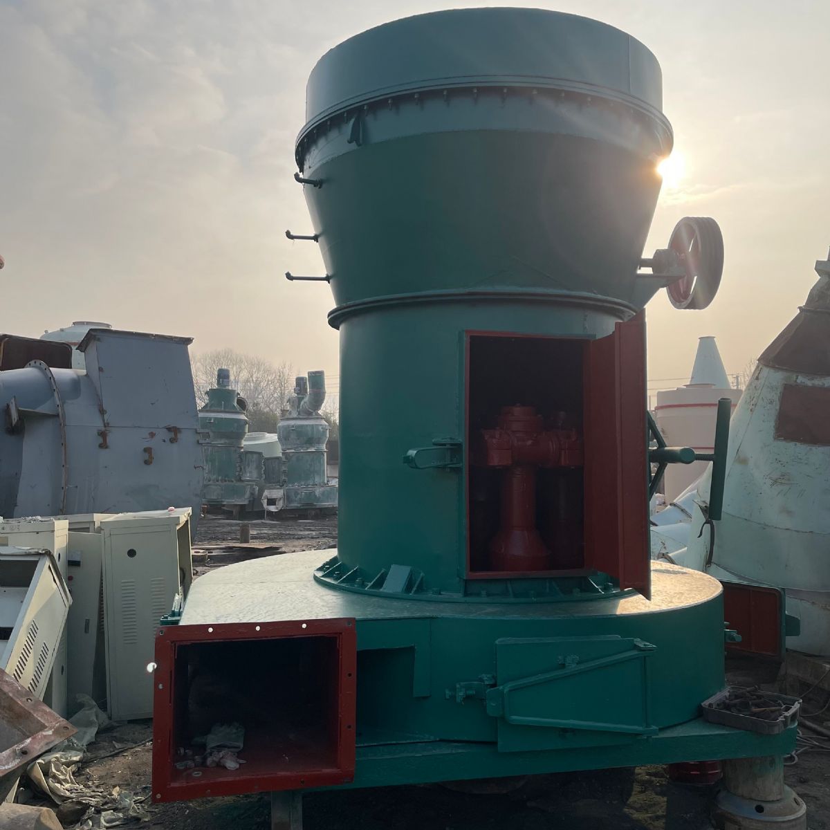 出售二手九成上海冶金5R4119石灰石雷蒙磨粉機(jī)1300型