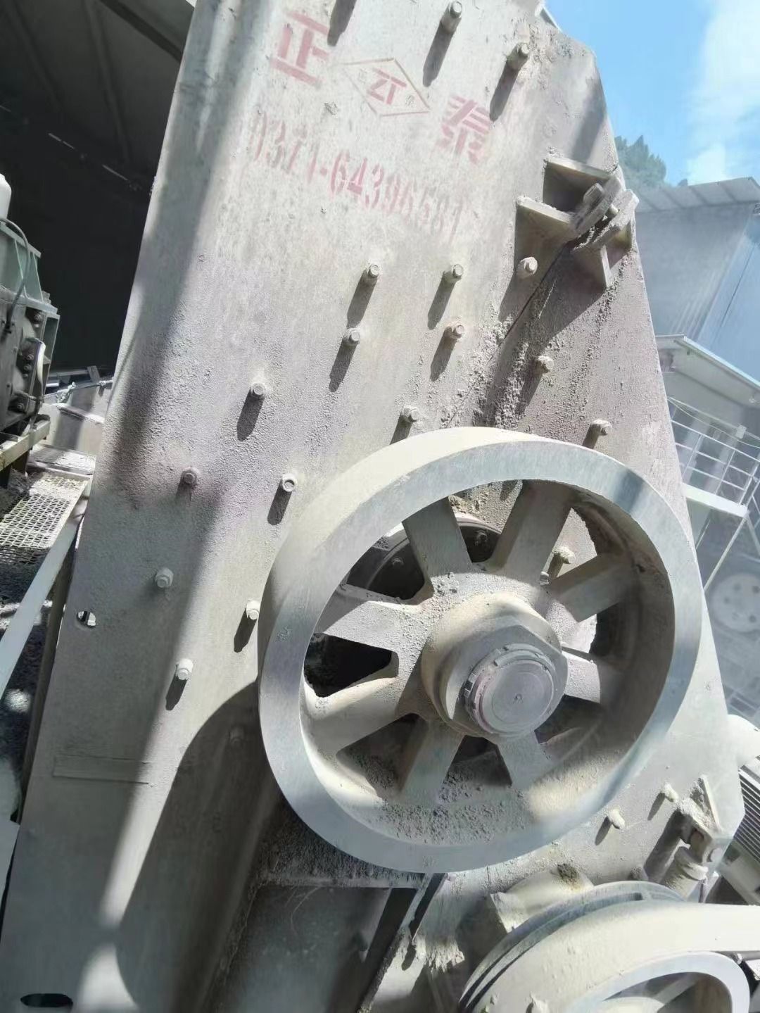出售二手正泰1614電機200KW無篩底雙級破碎機