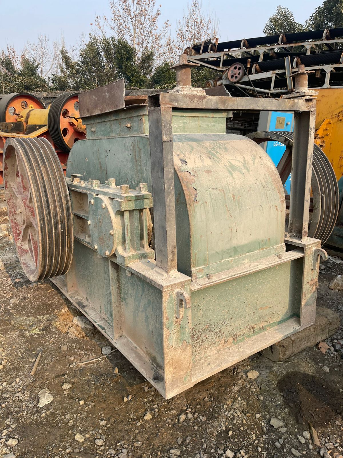 二手九成新2PG800x600彈簧對(duì)輥破碎制砂機(jī)