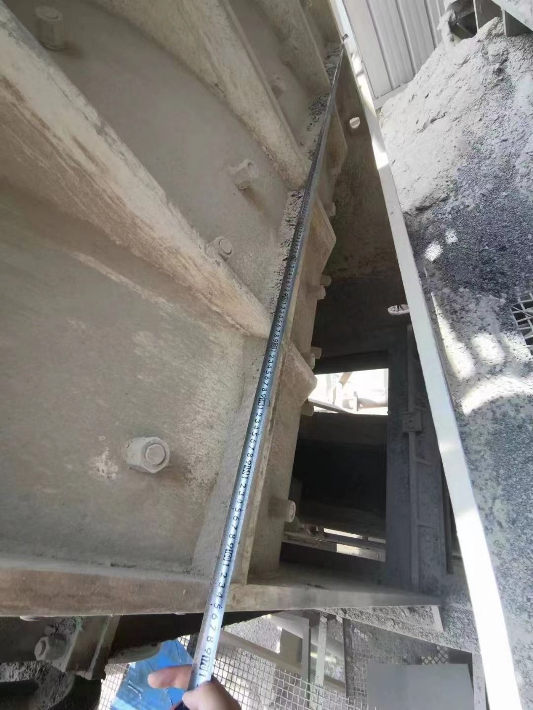出售二手正泰1614電機200KW無篩底雙級破碎機