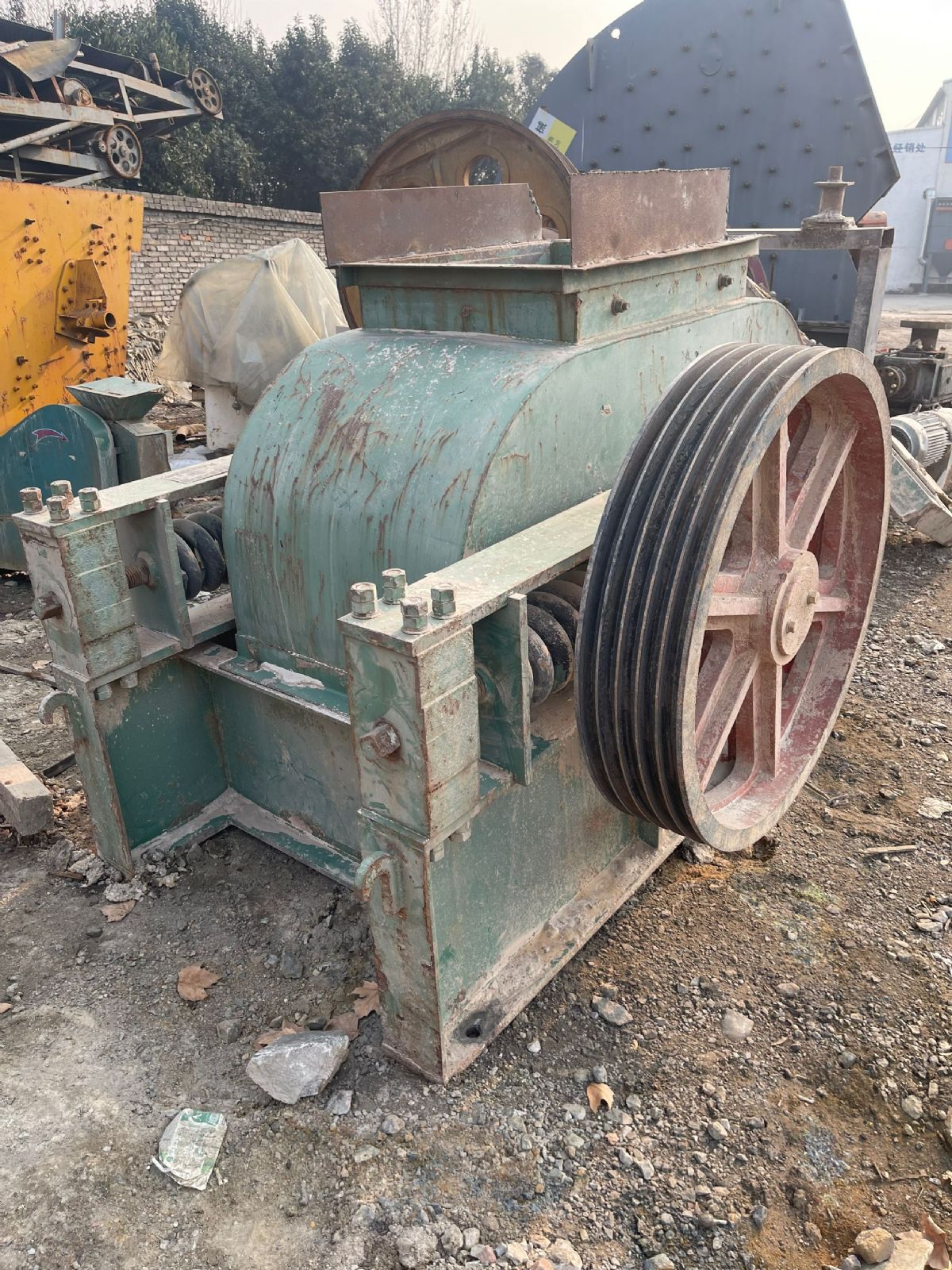 二手九成新2PG800x600彈簧對(duì)輥破碎制砂機(jī)
