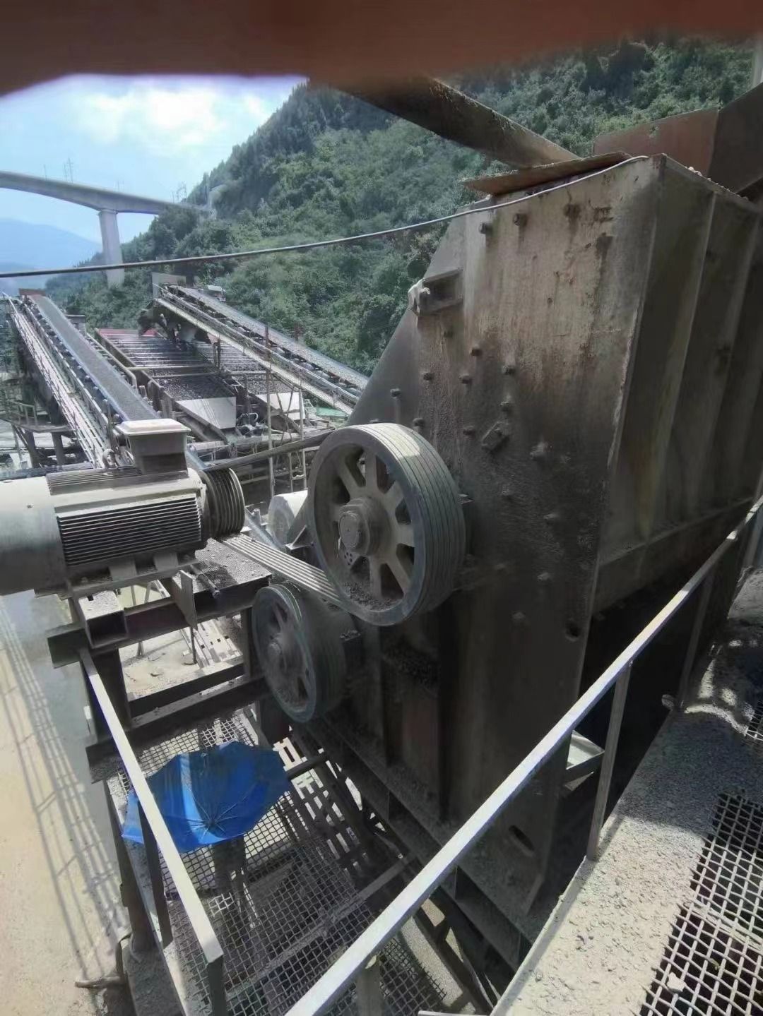 出售二手正泰1614電機200KW無篩底雙級破碎機