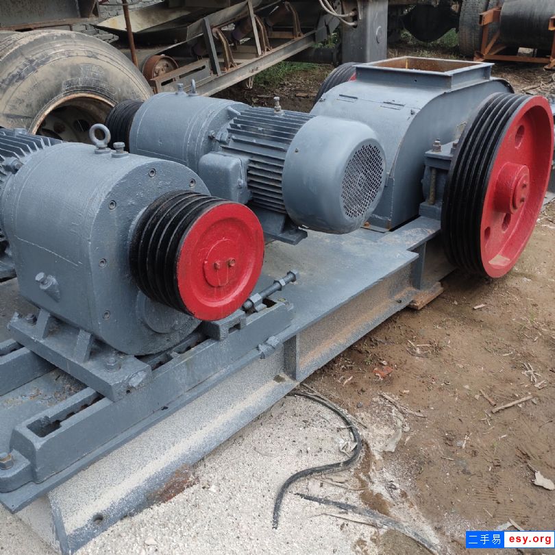 出售二手2PG400x600彈簧對輥破碎機,雙輥式制砂機