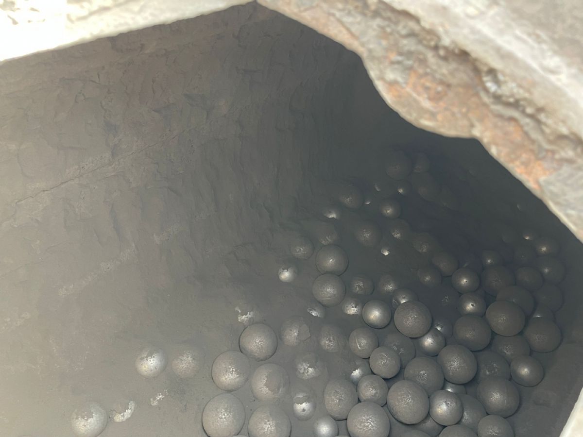 二手九成新1.2x2.4米球磨機(jī) 石灰石粉碎機(jī)