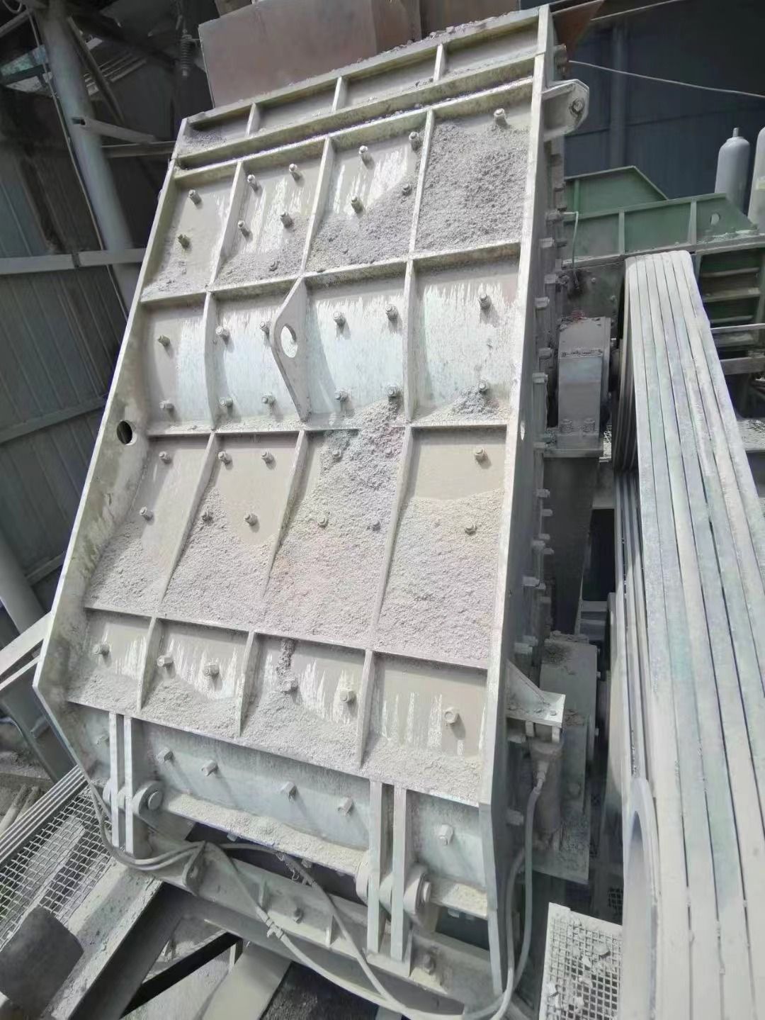 出售二手正泰1614電機200KW無篩底雙級破碎機
