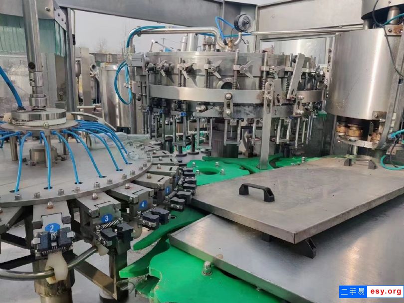 全國低價出售各種類型二手灌裝機，灌裝各種性質(zhì)的飲料，需要的聯(lián)系了