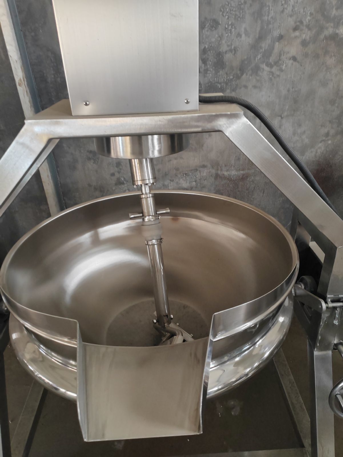 二手多爪行星炒鍋，帶攪拌炒菜機(jī)，清湯底料熬煮鍋。支持定制，現(xiàn)貨批發(fā)！