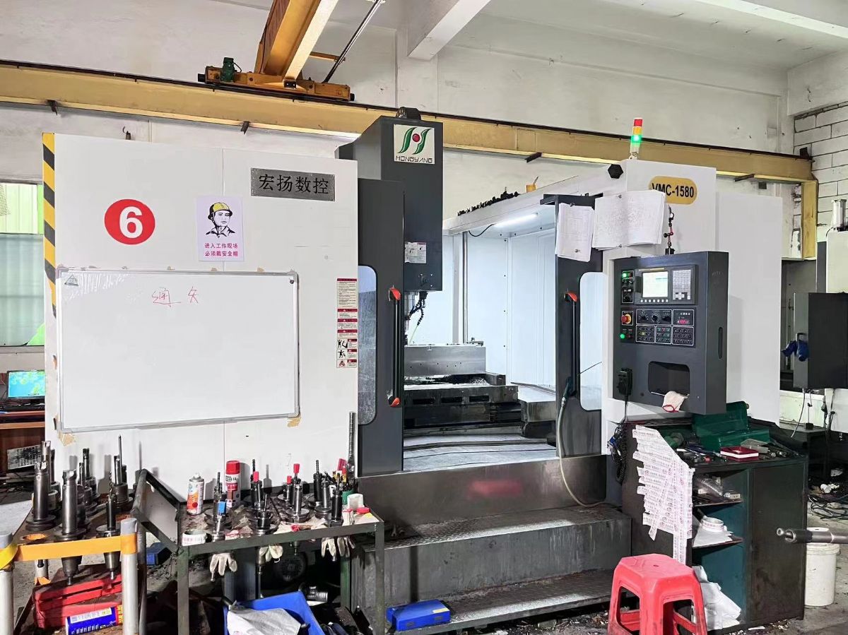 做模具整廠機械批發(fā)價零售650到1580加工中心都有，先到先得