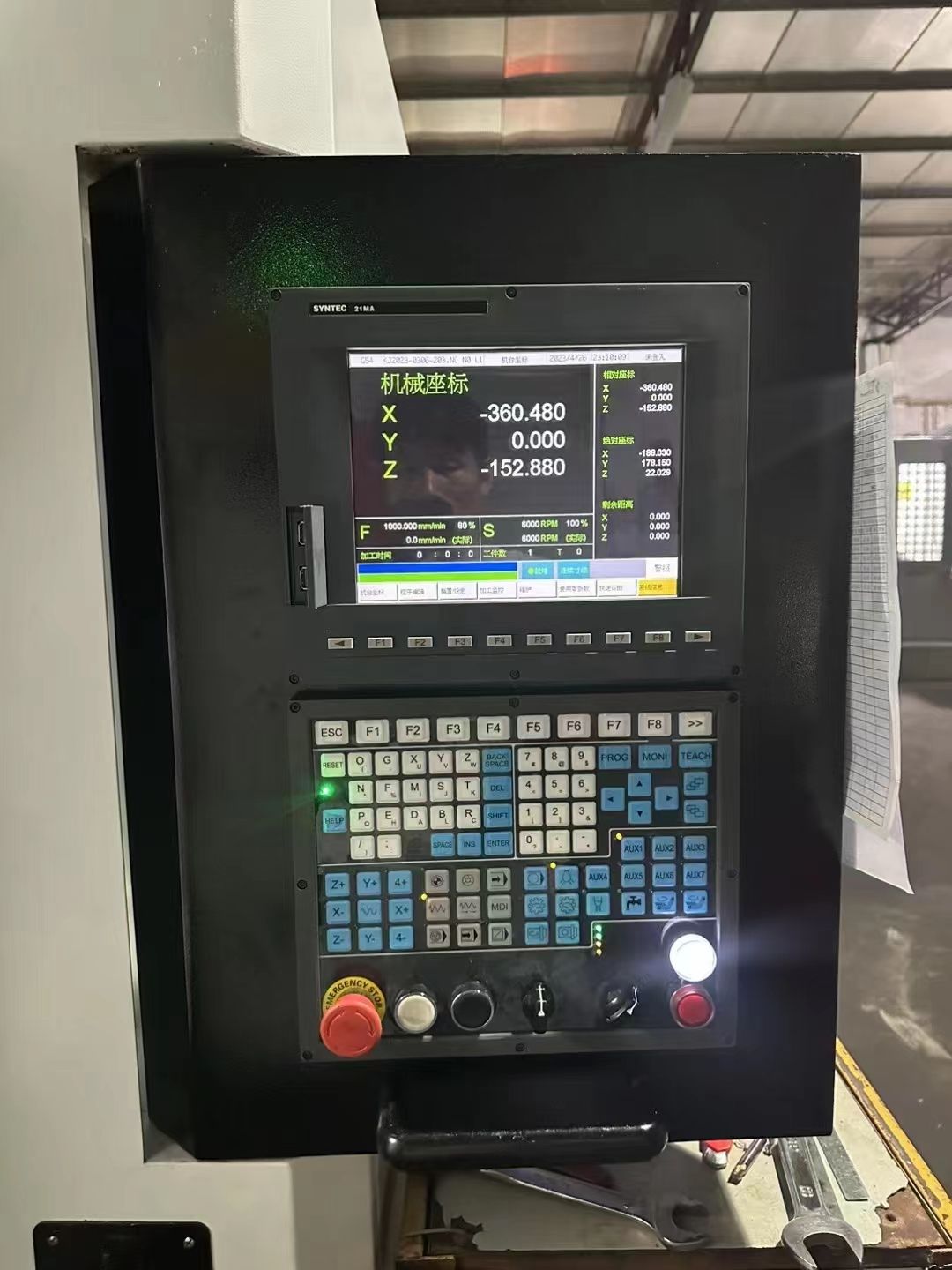 加工廠三臺(tái)650、新代21ma、2臺(tái)ER32、7.5kw、1臺(tái)ER25