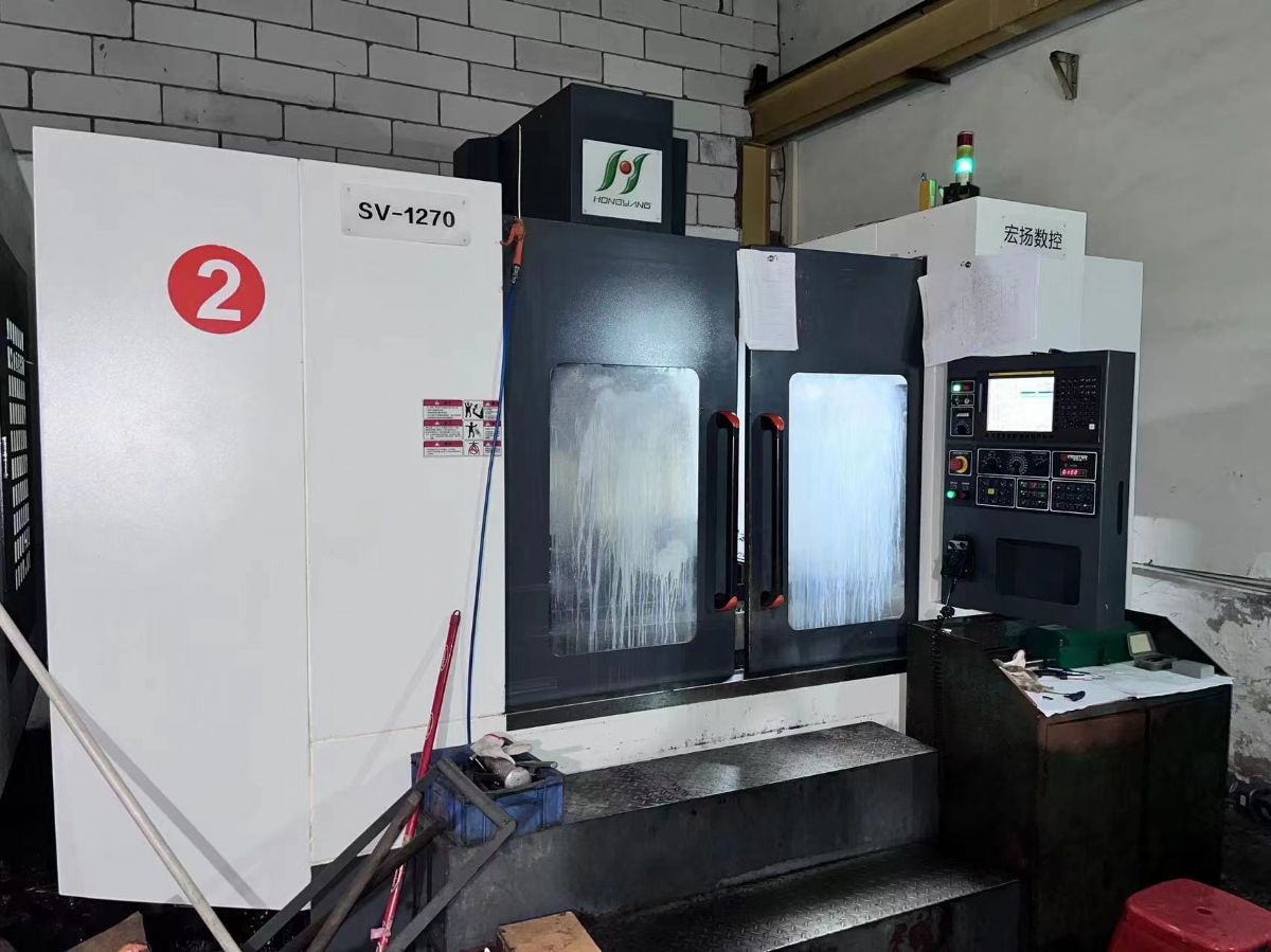 做模具整廠機械批發(fā)價零售650到1580加工中心都有，先到先得
