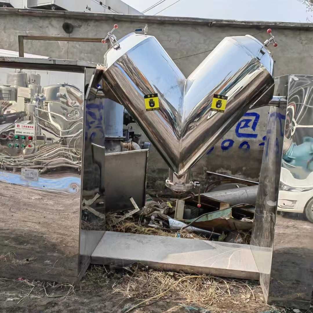 轉(zhuǎn)讓多臺(tái)500-2000升不銹鋼V型混合機(jī)多臺(tái)