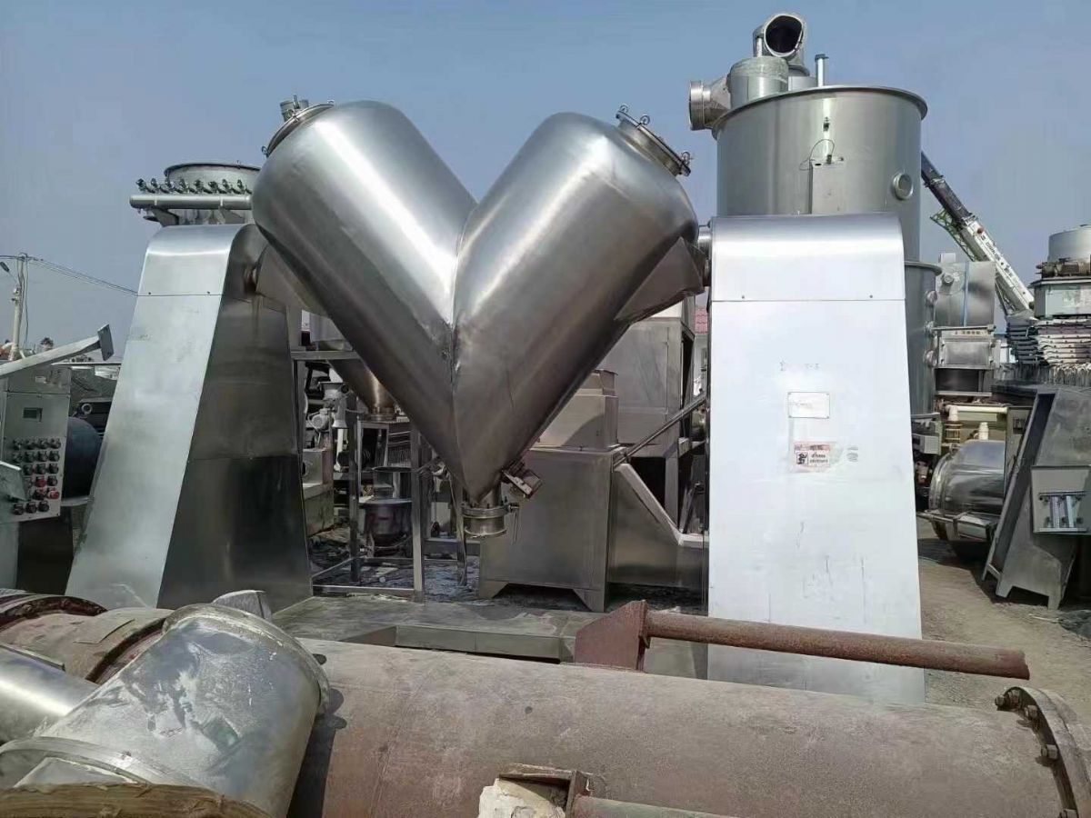轉(zhuǎn)讓多臺(tái)500-2000升不銹鋼V型混合機(jī)多臺(tái)