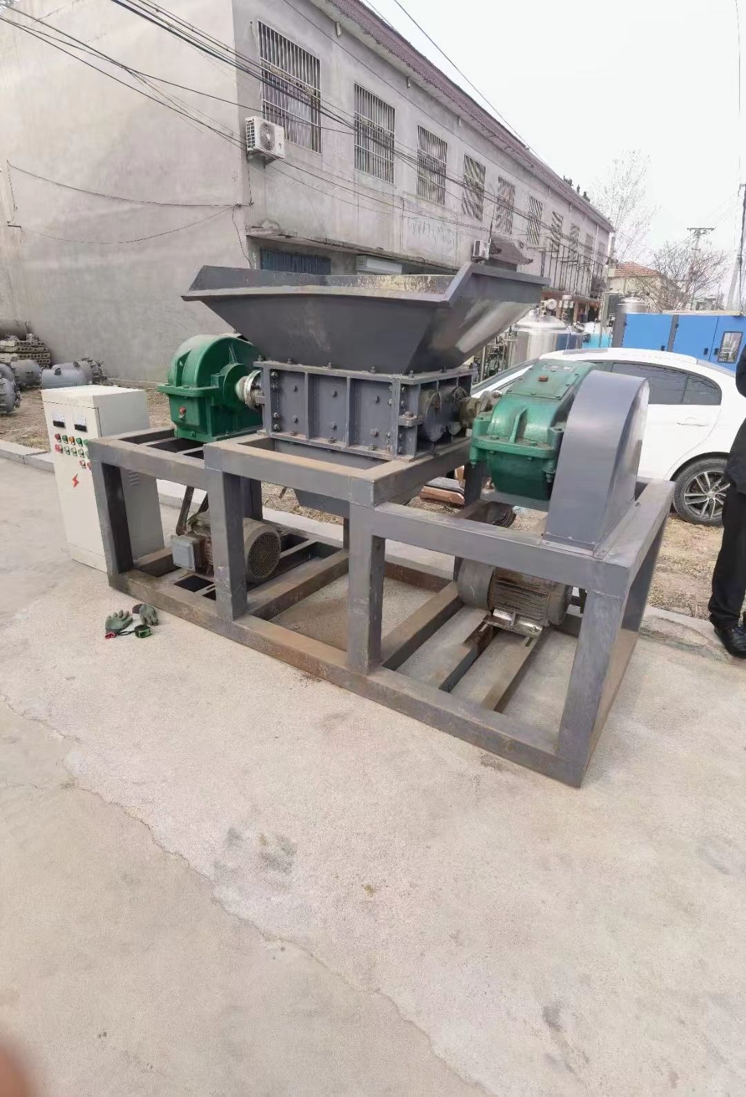 轉(zhuǎn)讓一臺600型撕碎機
