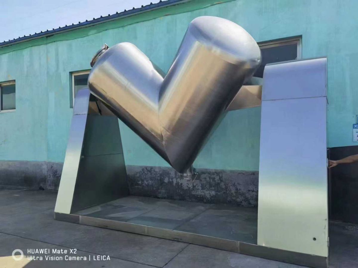 轉(zhuǎn)讓多臺(tái)500-2000升不銹鋼V型混合機(jī)多臺(tái)
