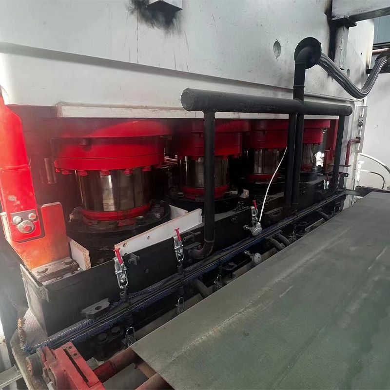 1400噸圓豐產(chǎn)二手貼面熱壓機(jī)帶前后自動線，模溫機(jī)，3套不銹鋼板