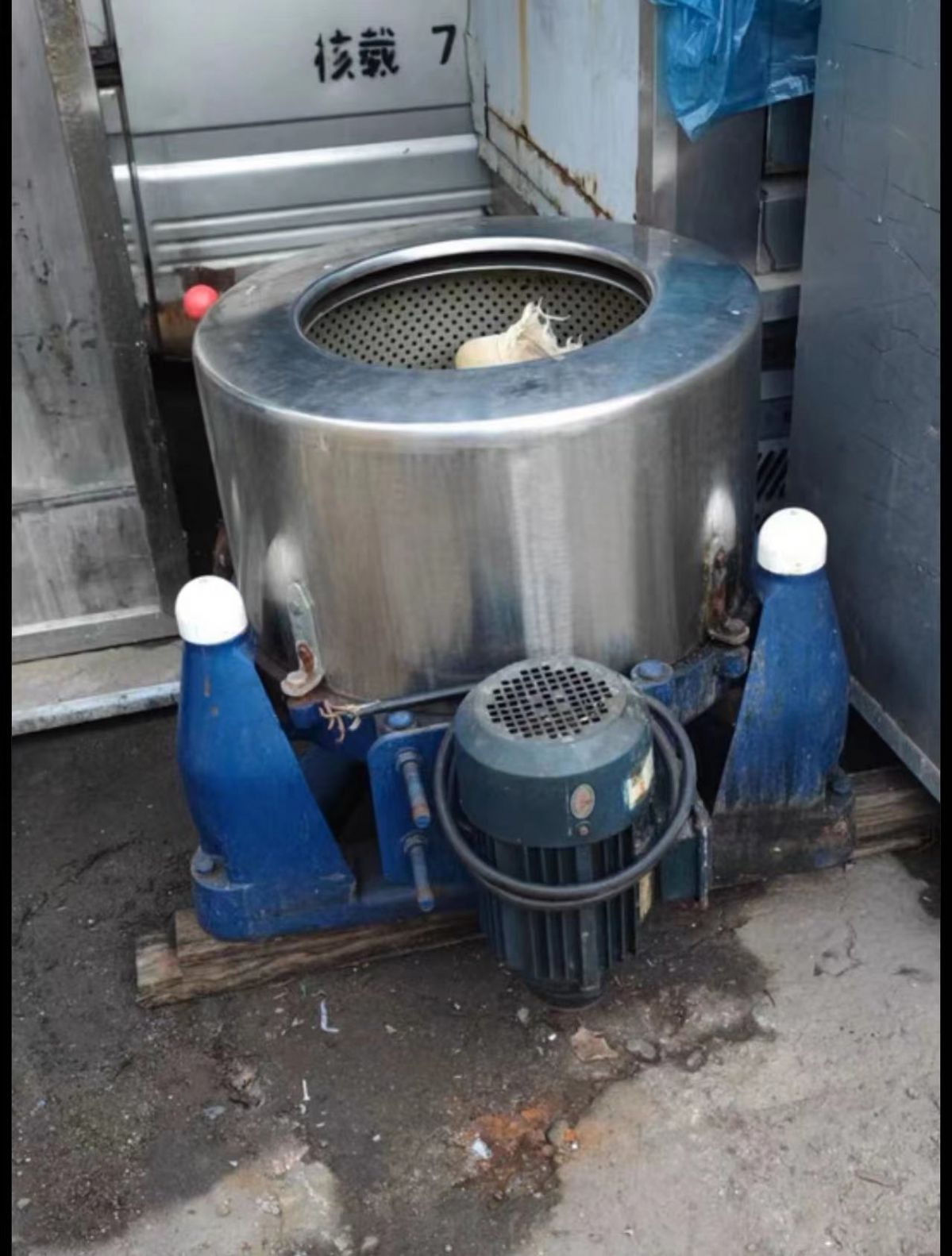 轉(zhuǎn)讓一臺(tái)九成新二手600型三足離心機(jī)，防爆電機(jī)