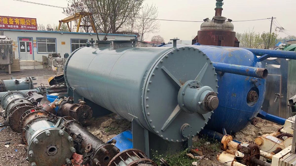 轉(zhuǎn)讓二手九成新5000L耙式干燥機(jī)，材質(zhì)316L