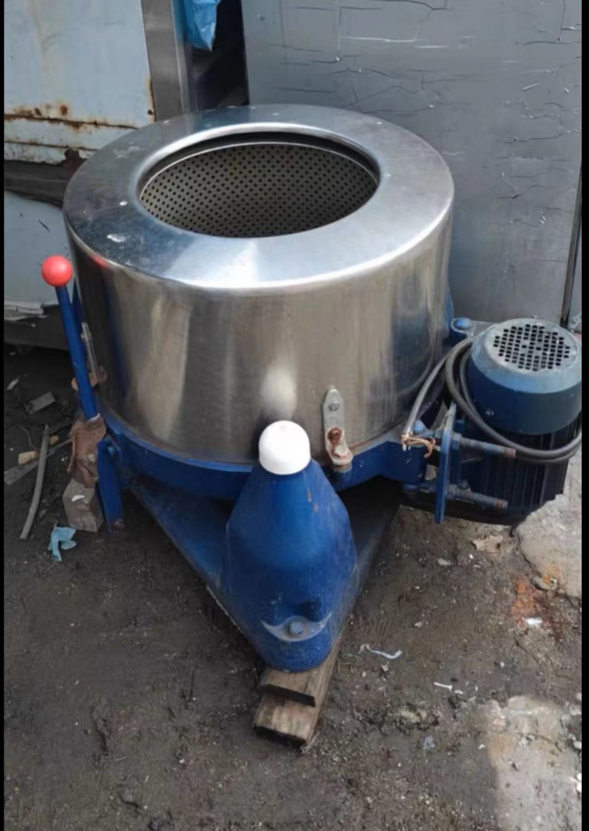轉(zhuǎn)讓一臺(tái)九成新二手600型三足離心機(jī)，防爆電機(jī)