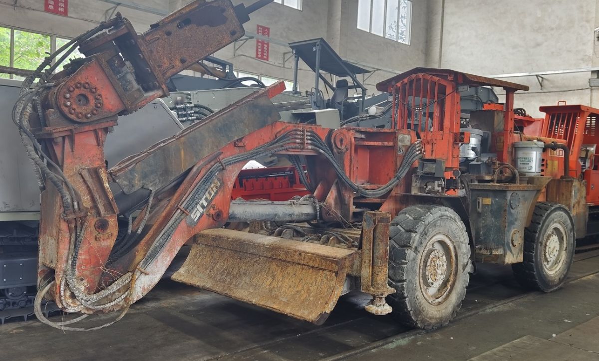 二手輪胎式撬毛臺車
