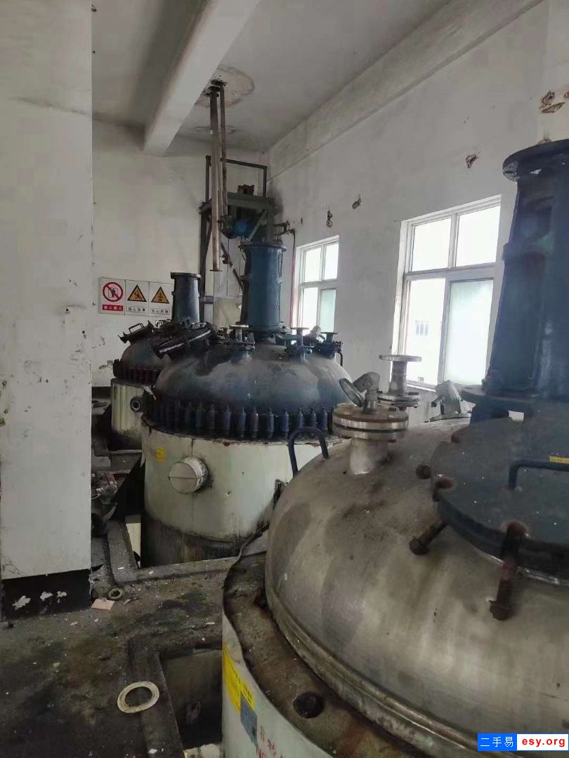 出售二手楊陽(yáng)反應(yīng)釜 60臺(tái)3000L-8000L搪瓷反應(yīng)釜