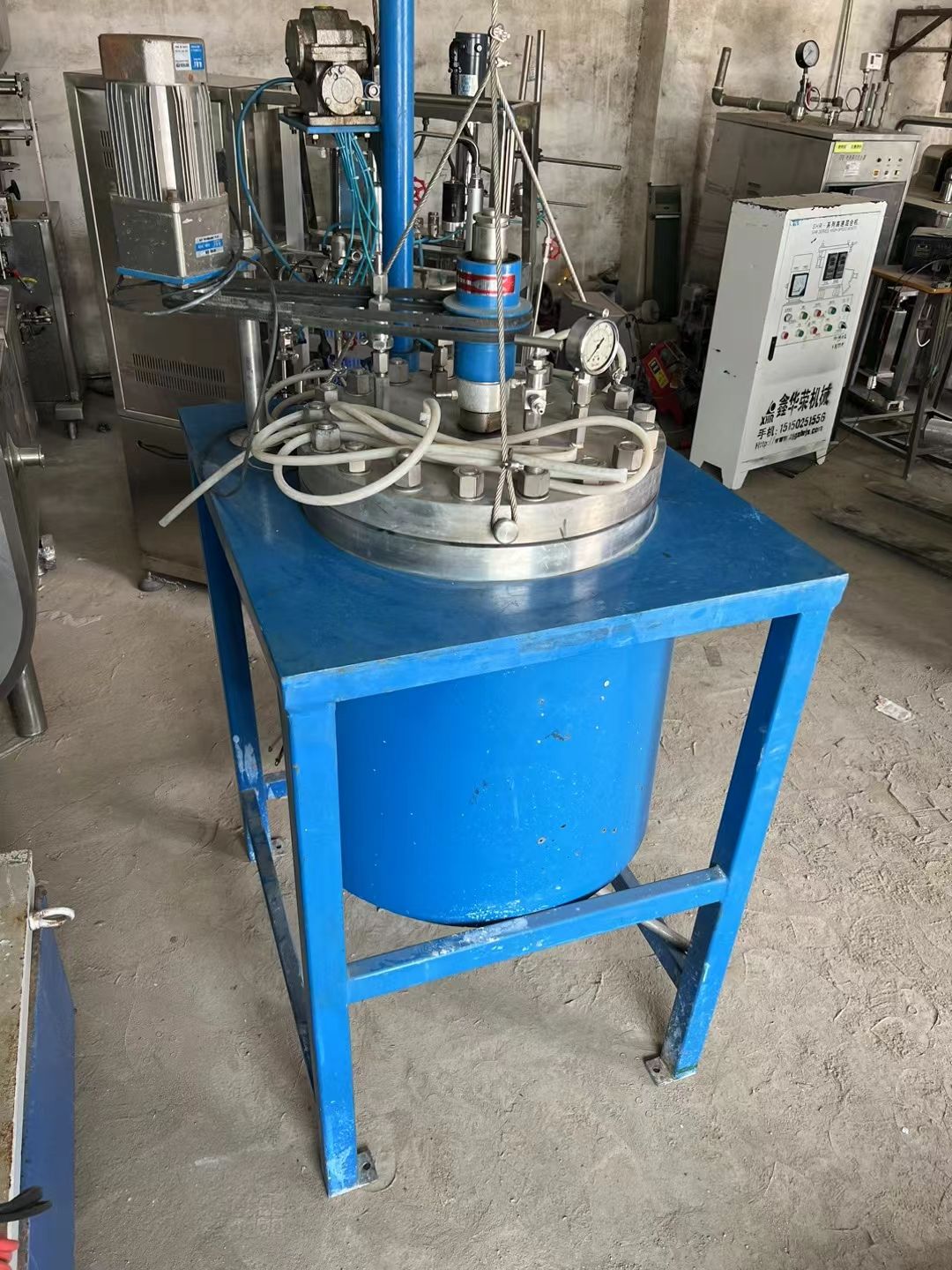 轉(zhuǎn)讓二手高壓反應(yīng)釜 一臺容積50L100公斤壓力高壓反應(yīng)釜