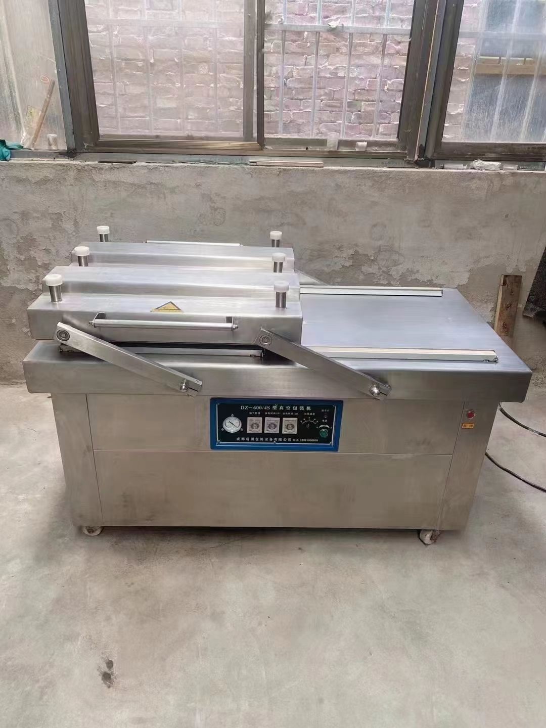 轉(zhuǎn)讓二手真空包裝機 一臺600型諸城產(chǎn)雙室真空包裝機