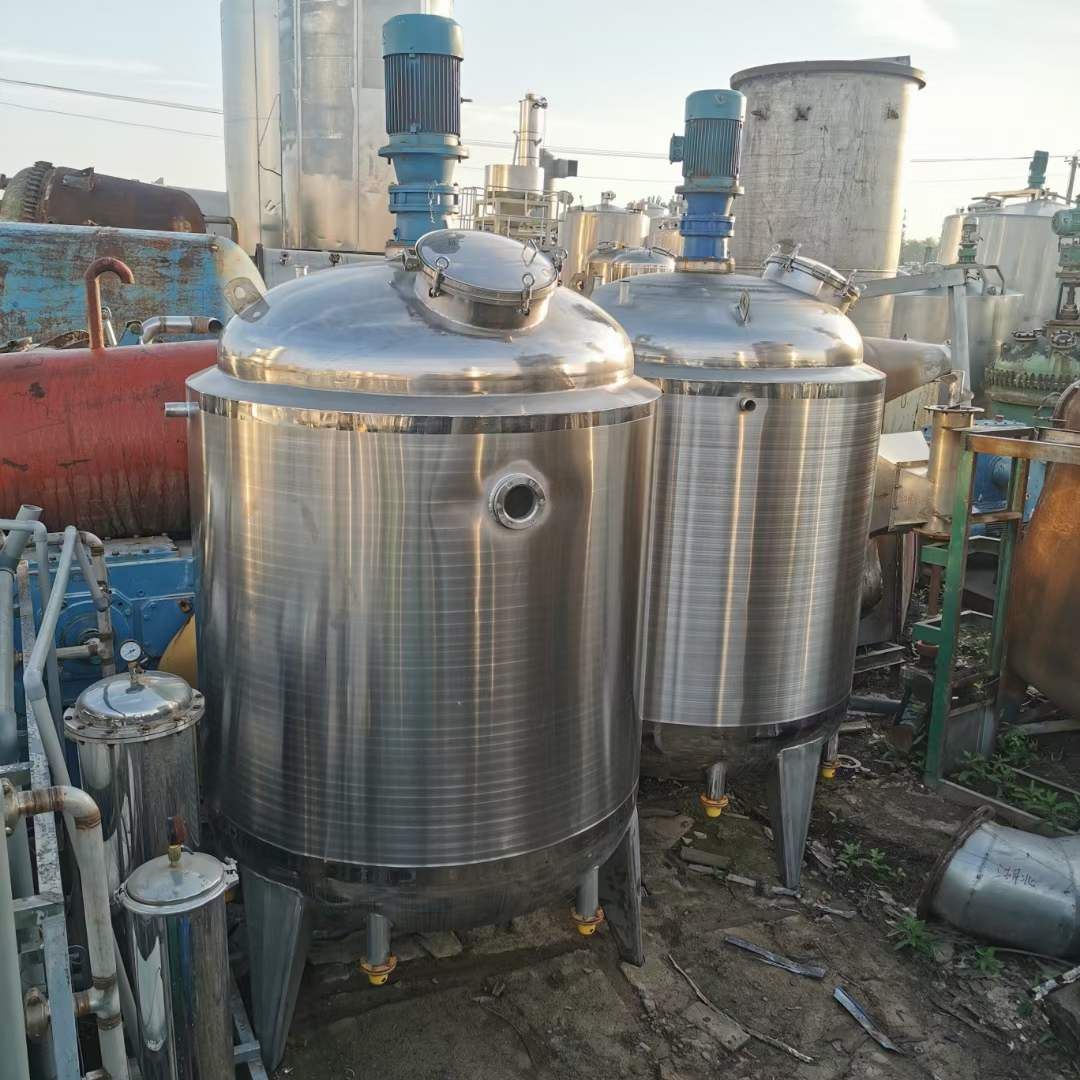 轉(zhuǎn)讓二手不銹鋼反應釜 兩臺3000L電加熱內(nèi)外拋光反應釜