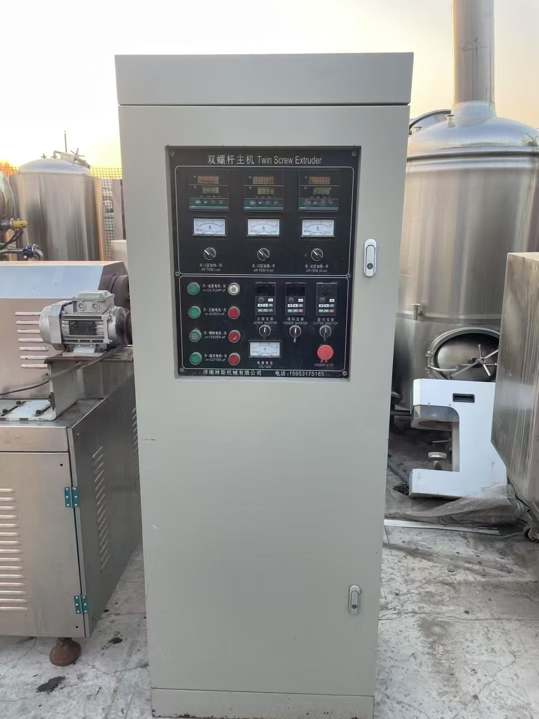 轉(zhuǎn)讓二手膨化機 一臺70型雙螺桿臥式膨化機