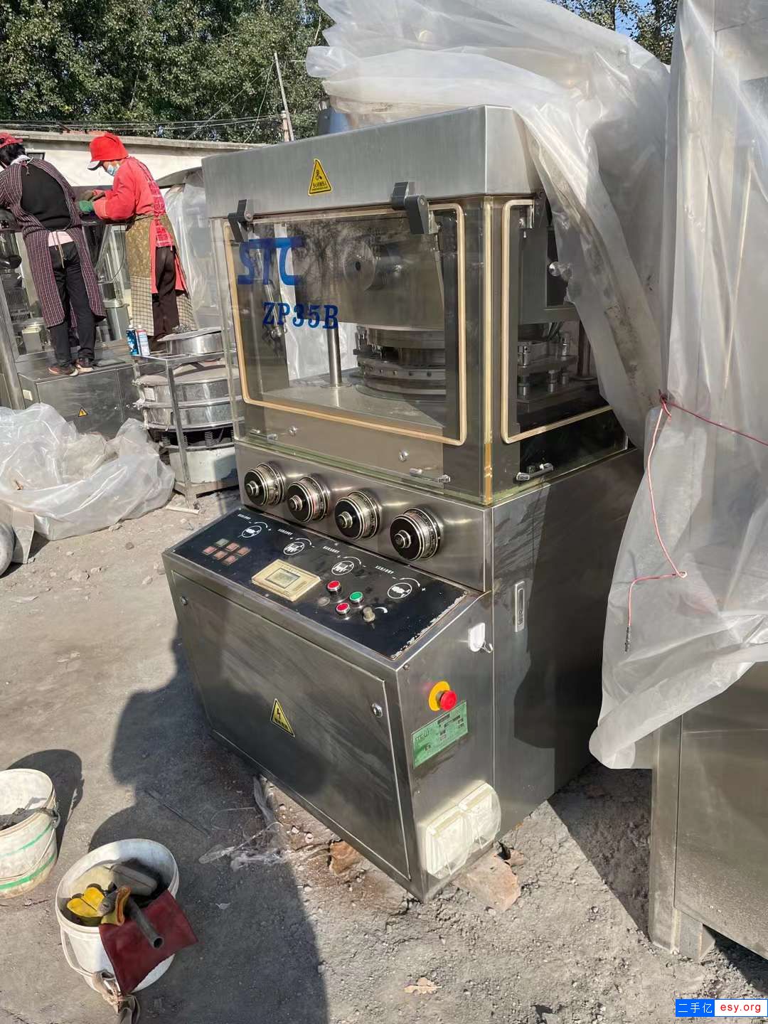 出售二手旋轉(zhuǎn)壓片機(jī) 一套35沖上海天祥高速壓片機(jī)