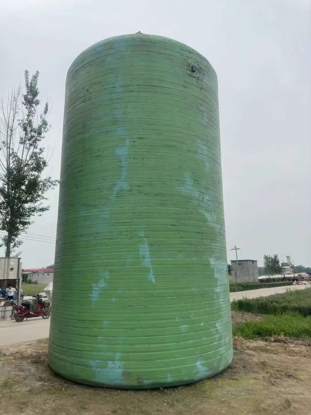 轉讓二手鹽酸儲罐 一臺80立方立式鹽酸玻璃鋼罐
