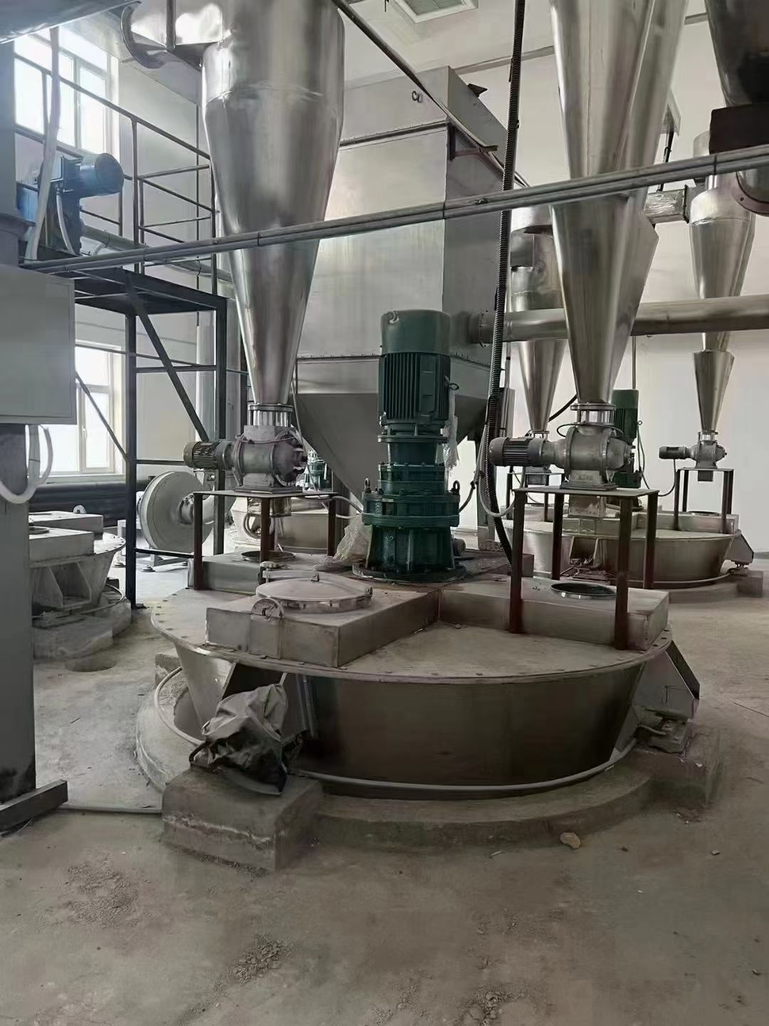 轉(zhuǎn)讓二手錐形混合機(jī) 兩臺(tái)容積10立方全不銹鋼雙螺旋錐形混合機(jī)