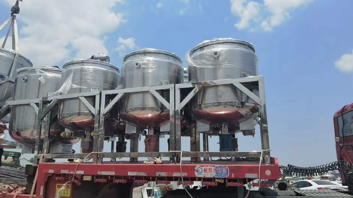 轉(zhuǎn)讓二手乳化機(jī) 1000L-3000L電加熱乳化攪拌罐