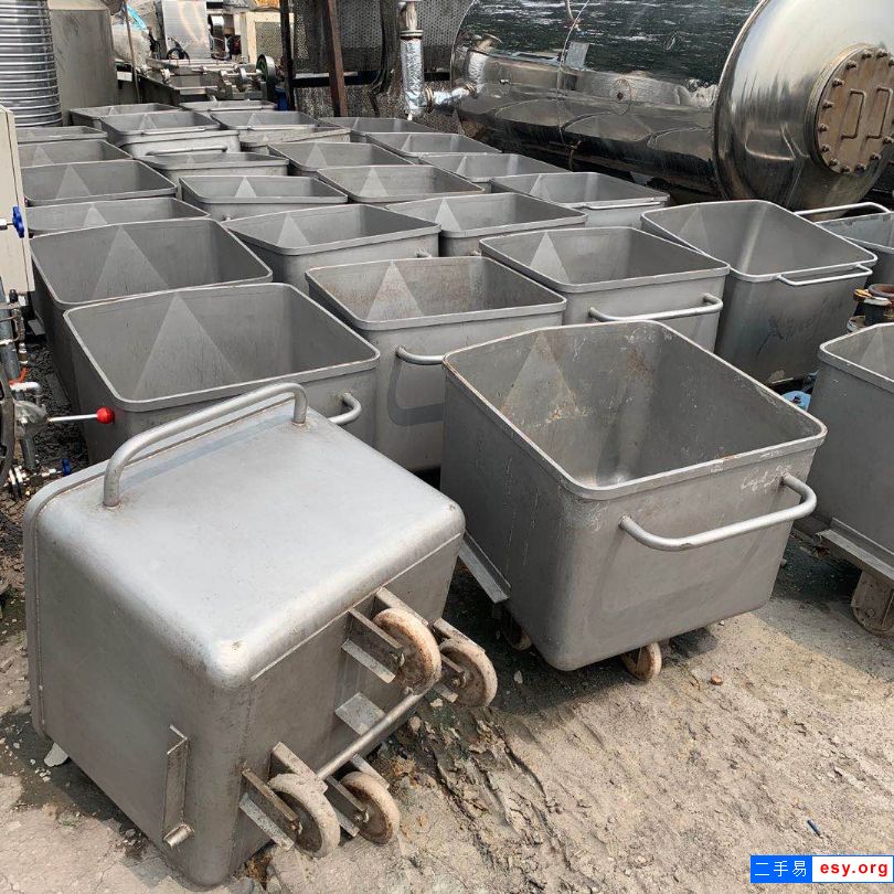 二手不銹鋼料車(chē) 200L噴砂食品級(jí)掛耳料車(chē)
