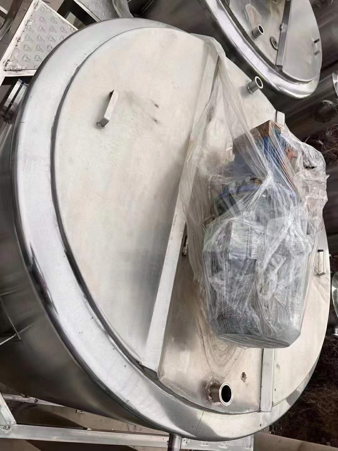 轉(zhuǎn)讓二手不銹鋼攪拌罐 2000L-3000L立式乳化罐
