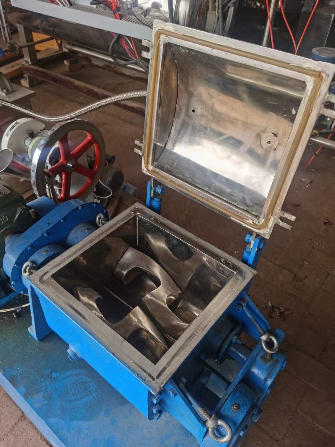 轉(zhuǎn)讓二手電加熱捏合機 一臺實驗型10L真空捏合機