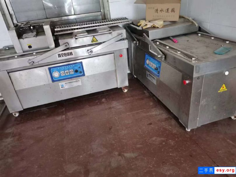 轉(zhuǎn)讓二手真空包裝機(jī) 兩臺(tái)700型雙室包裝機(jī) 配100真空泵