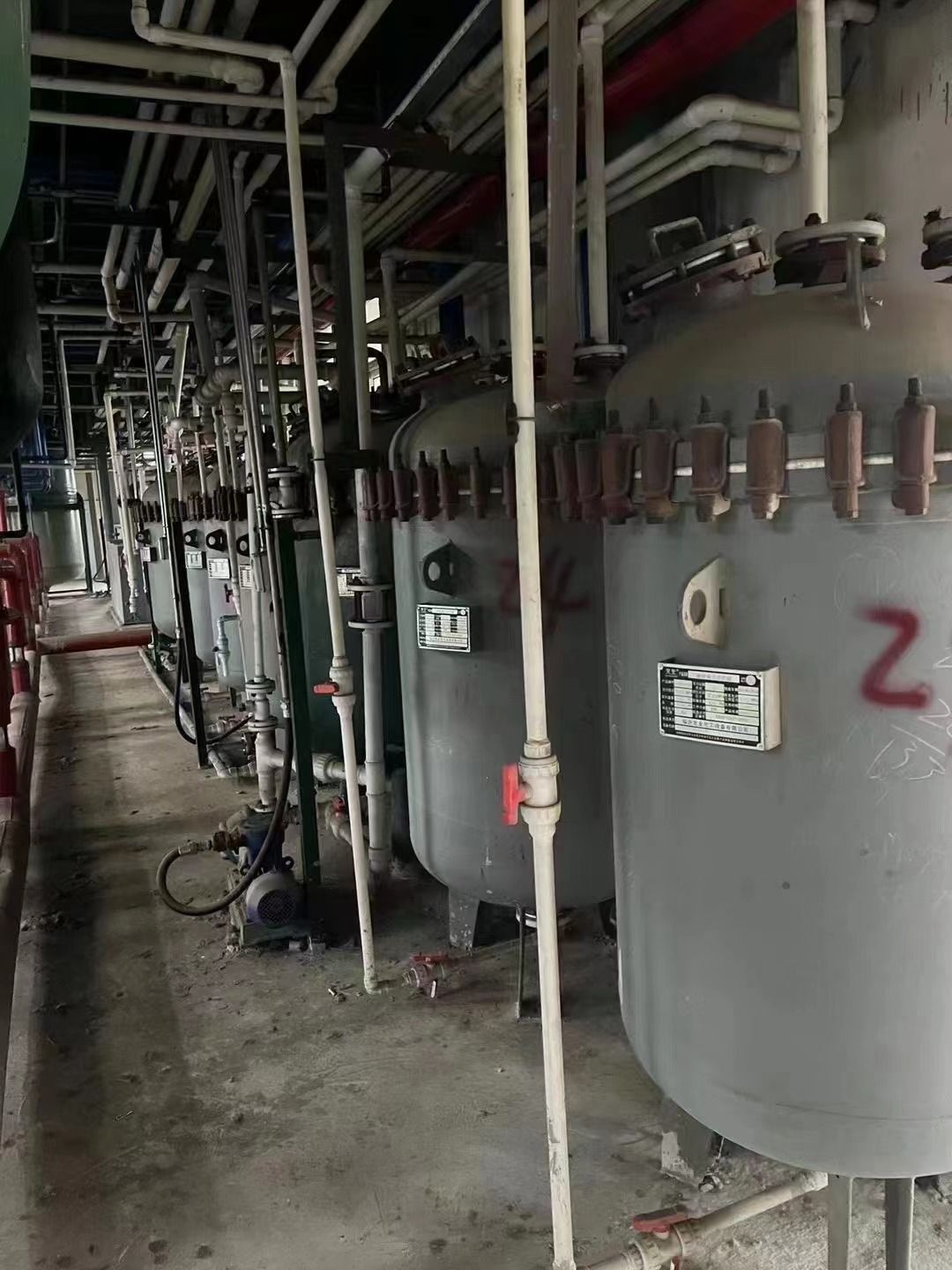 轉(zhuǎn)讓二手搪瓷儲罐 60臺容積600L立式搪瓷儲罐