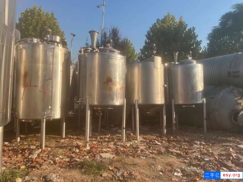 轉(zhuǎn)讓二手不銹鋼攪拌罐 26臺3000L316L材質(zhì)攪拌罐