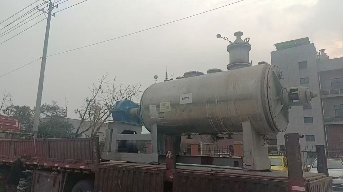 轉(zhuǎn)讓二手耙式干燥機(jī) 一臺(tái)容積3000L真空臥式耙式干燥機(jī)