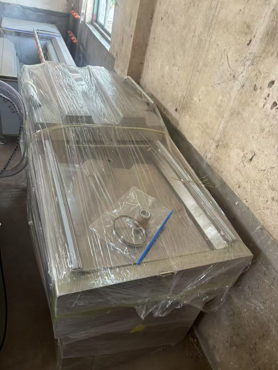 轉(zhuǎn)讓二手真空和面機 一臺800型雙室凹槽真空包裝機