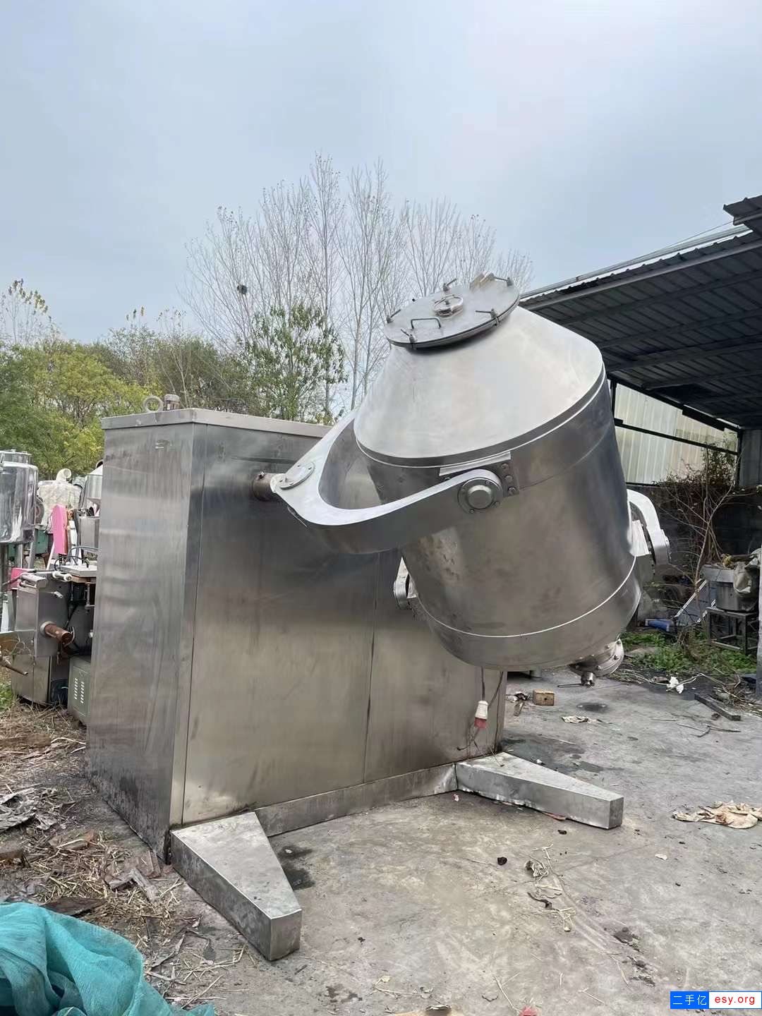 轉(zhuǎn)讓二手三維混合機(jī) 一臺1000L三維運(yùn)動混合機(jī)