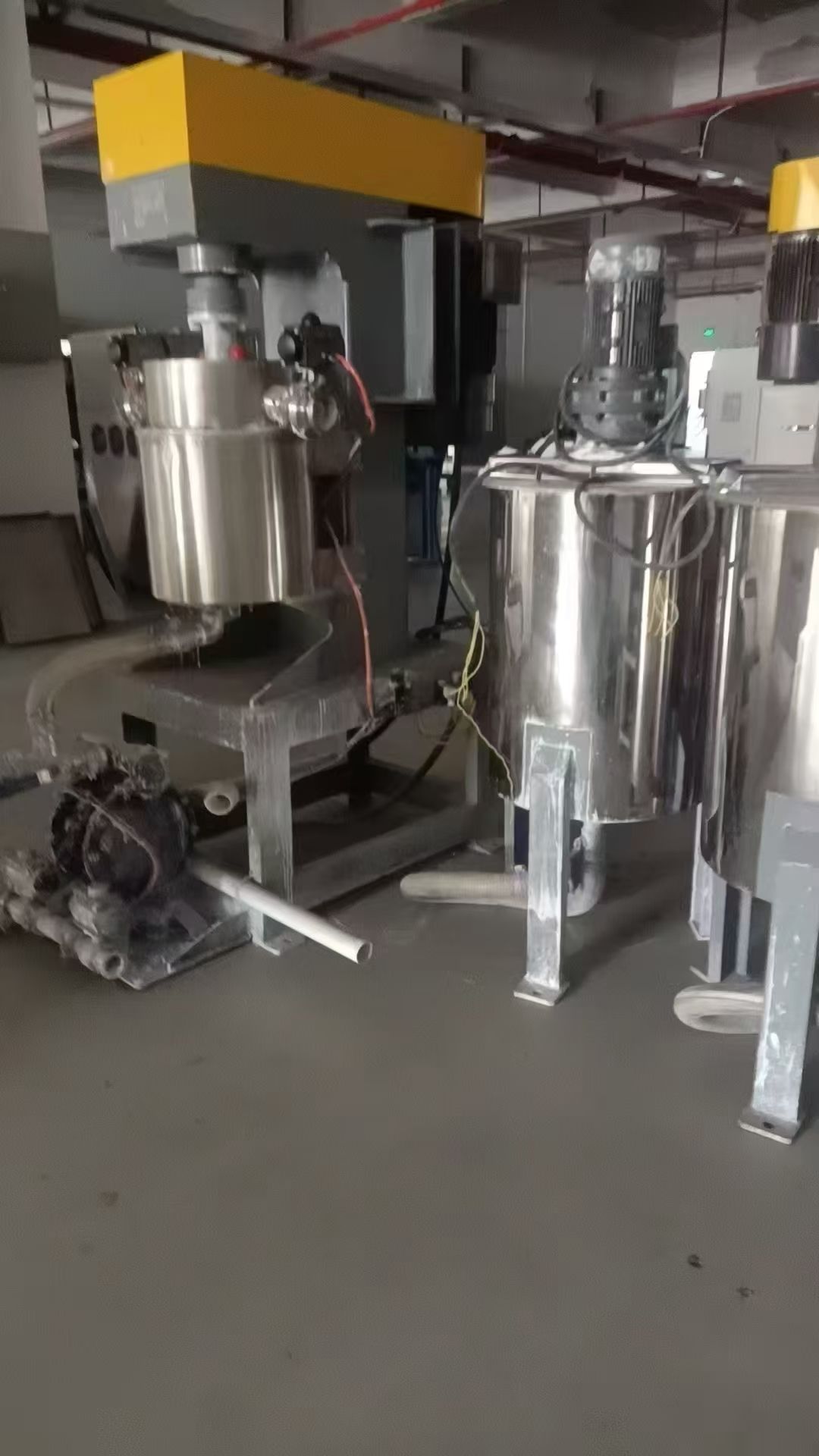 轉(zhuǎn)讓二手立式球磨機(jī) 容積30升-100升不銹鋼材質(zhì)立式球磨機(jī)