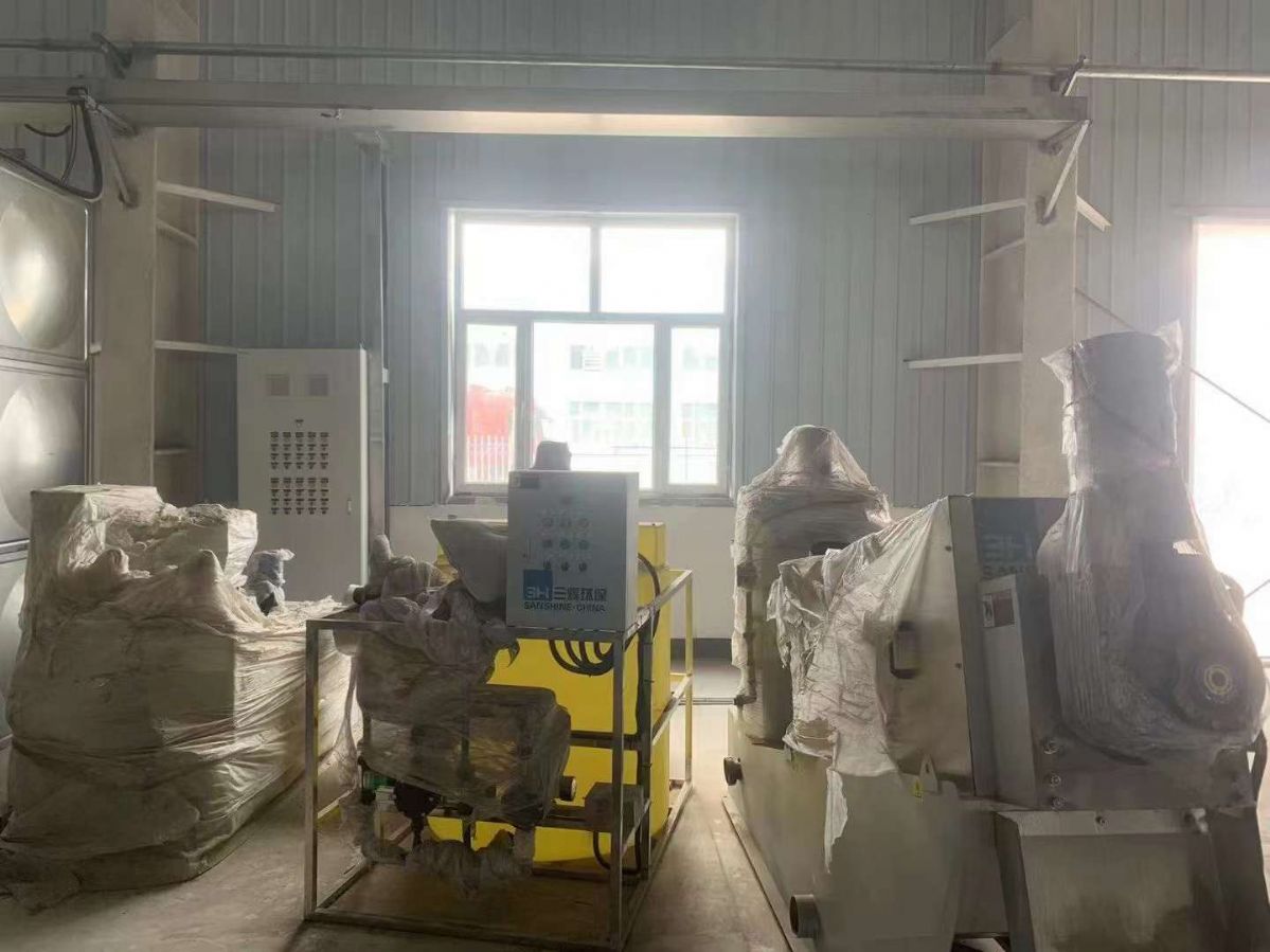 轉(zhuǎn)讓二手污泥脫水機(jī) 一套301型疊螺污泥脫水機(jī) 帶加藥裝置
